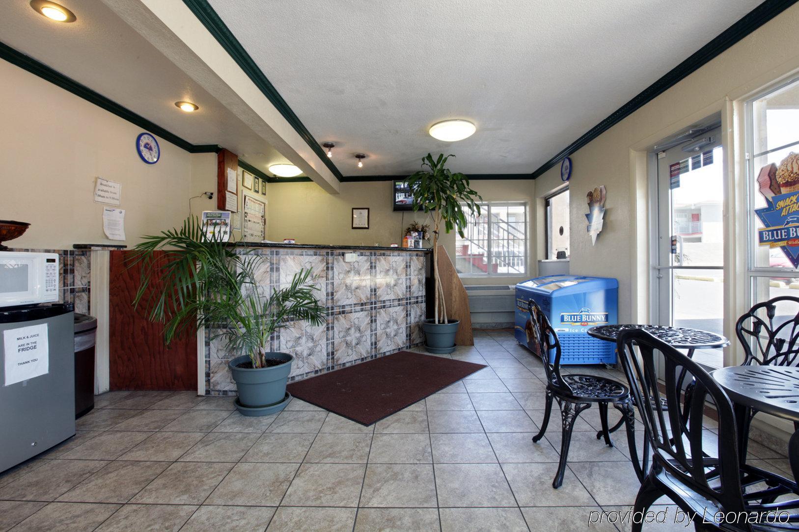Days Inn By Wyndham Albuquerque Downtown Интерьер фото